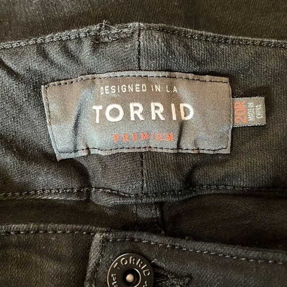 Torrid Black Distressed Skinny Jeans - Picture 6 of 6